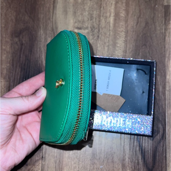 Steve Madden Boxed Dome Card Holder - Picture 3 of 4